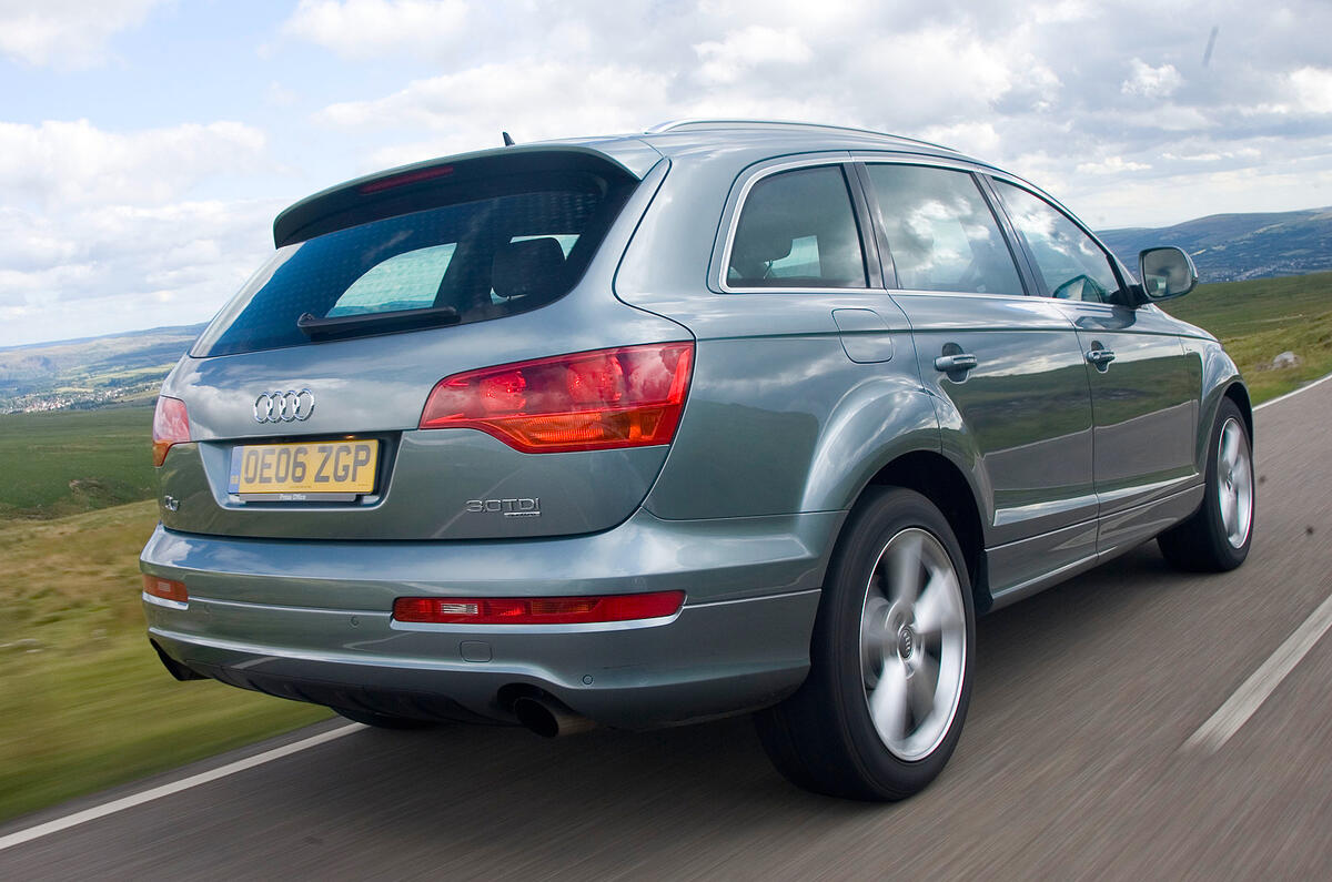 Audi Q7 shares its architecture with previous generation Porsche Cayenne and VW Touareg Audi Q7 rear