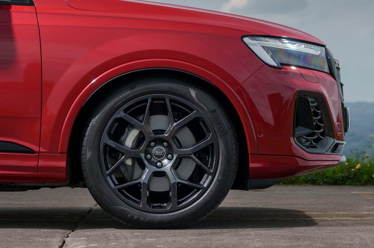 Audi Q7 wheel detail