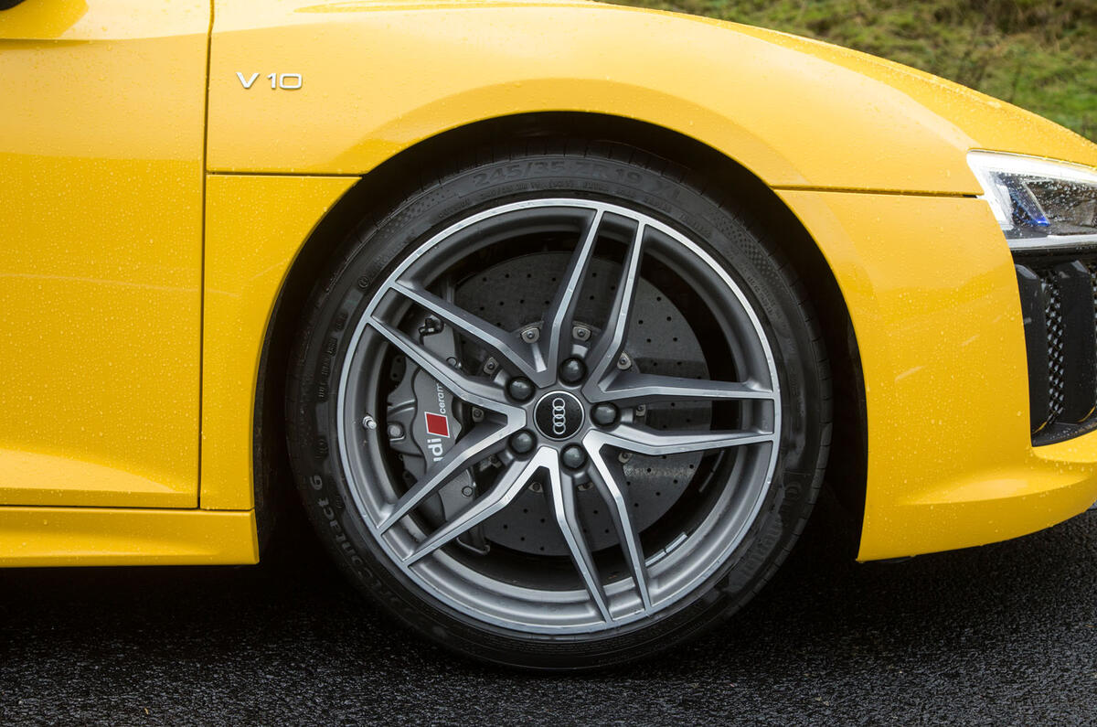 Both R8 models get 19in alloys with the V10 gets cast alloy spoke wheels...