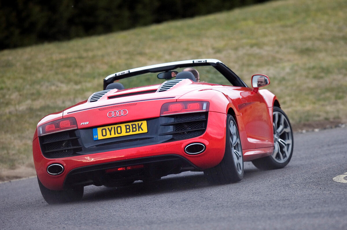 Audi R8 V10 Spyder rear cornering