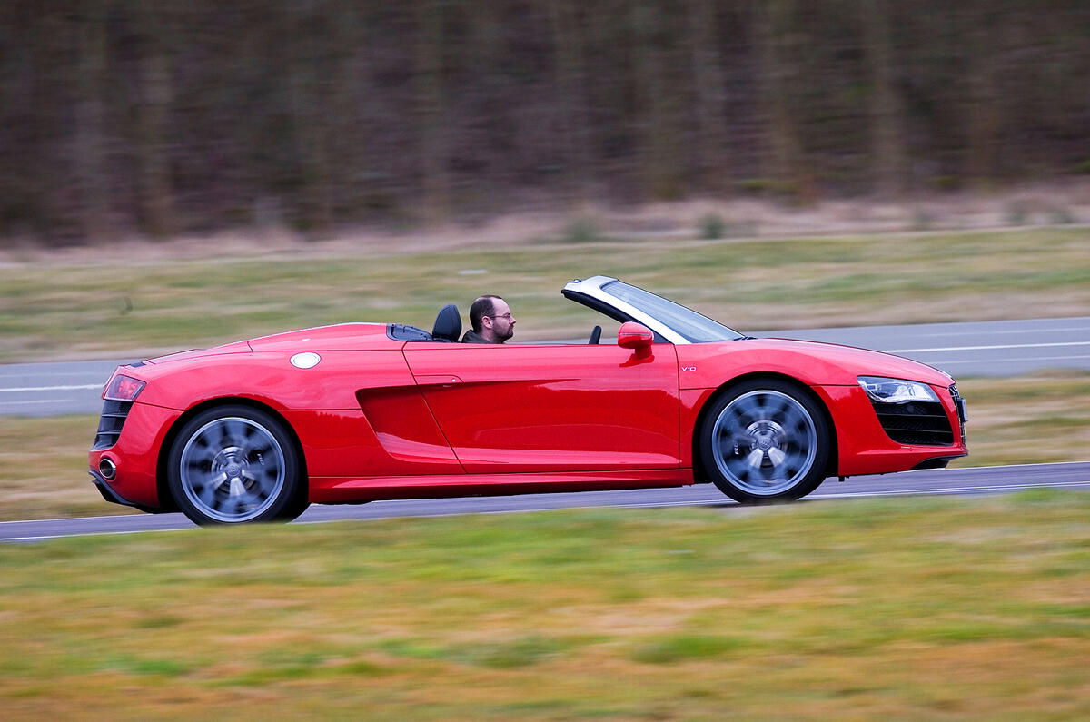 Open-top Audi R8 V10