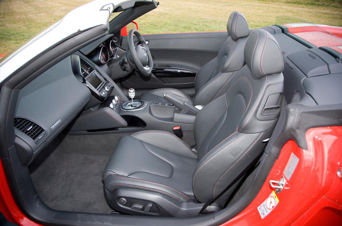 Audi R8 V10 Spyder's front seats
