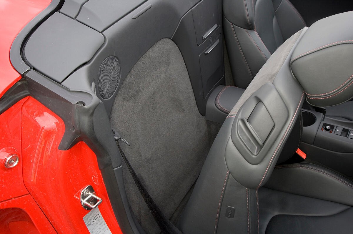 Audi R8 space behind front seats