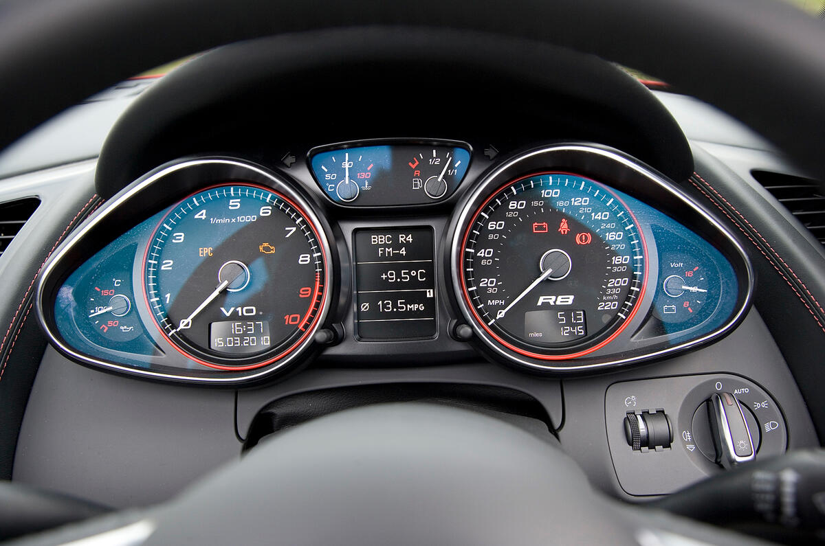 Audi R8 V10's instrument cluster