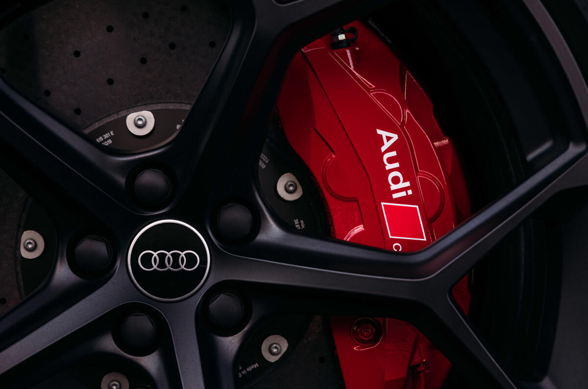 Audi RS Q8 2024 review brake caliper 6997 Audi RS Q8 2024 review brake caliper 6997
