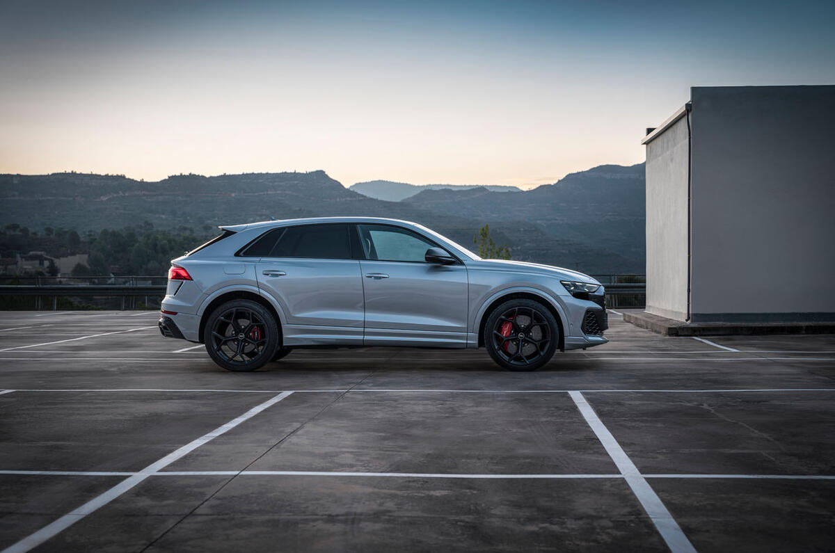 Audi RS Q8 2024 review profile 3299 Audi RS Q8 2024 review profile 3299