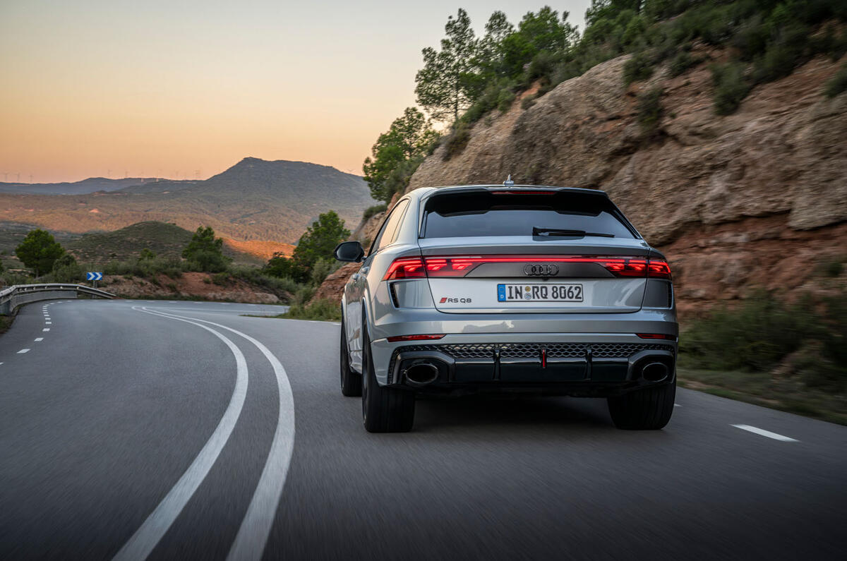 Audi RS Q8 2024 review rear tracking 44090 Audi RS Q8 2024 review rear tracking 44090