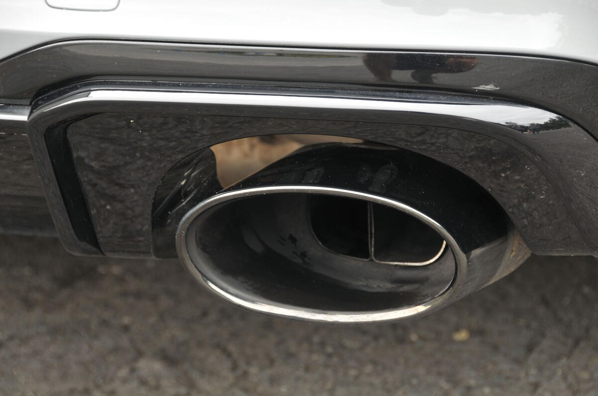 Audi RS3 dual-exhaust system