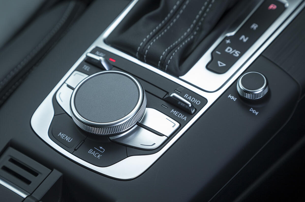 Audi RS3 Sportback MMI controller