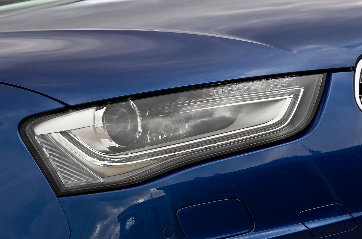 Audi RS4 Avant's LED and xenon headlights