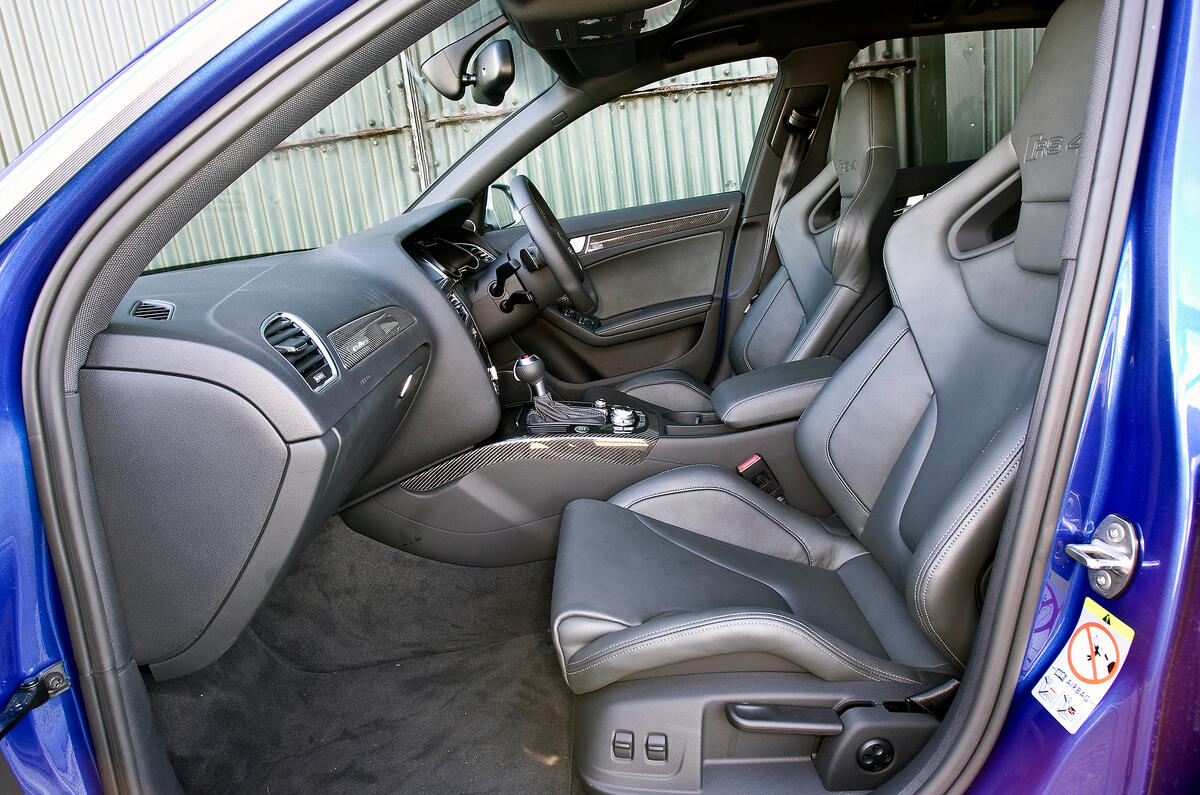Audi RS4 Avant's front seats