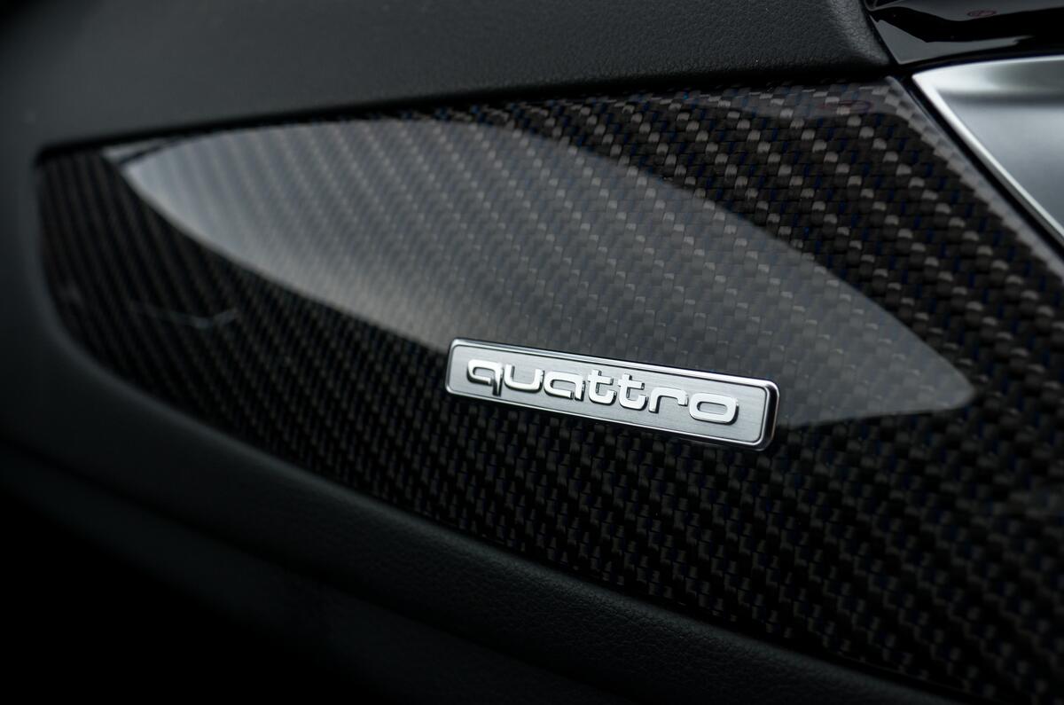Audi RS6 quattro badging