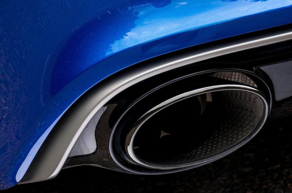 Audi RS7 dual-exhaust system