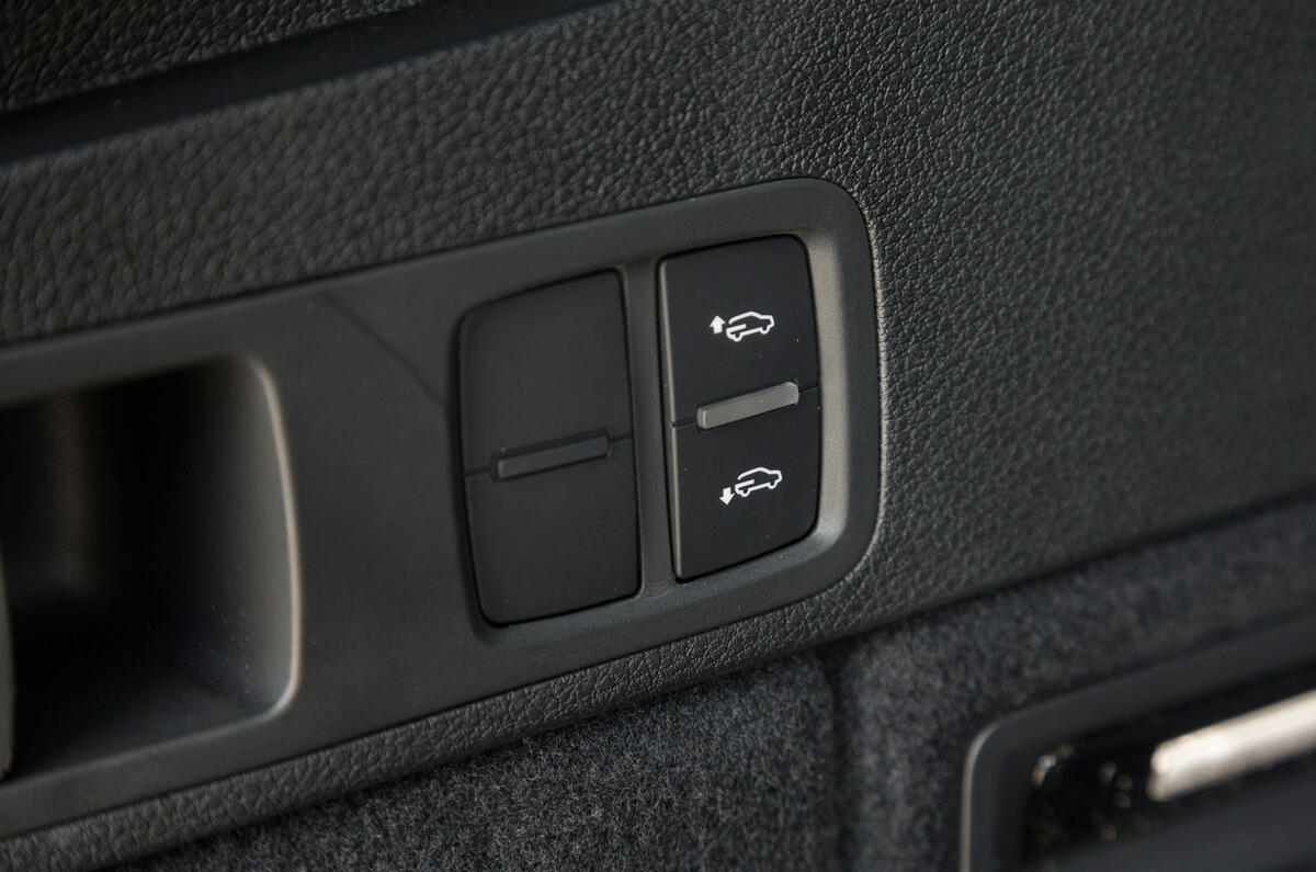 Audi SQ5 air suspension controls
