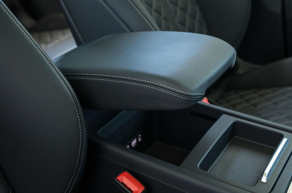 Audi SQ5 arm rest