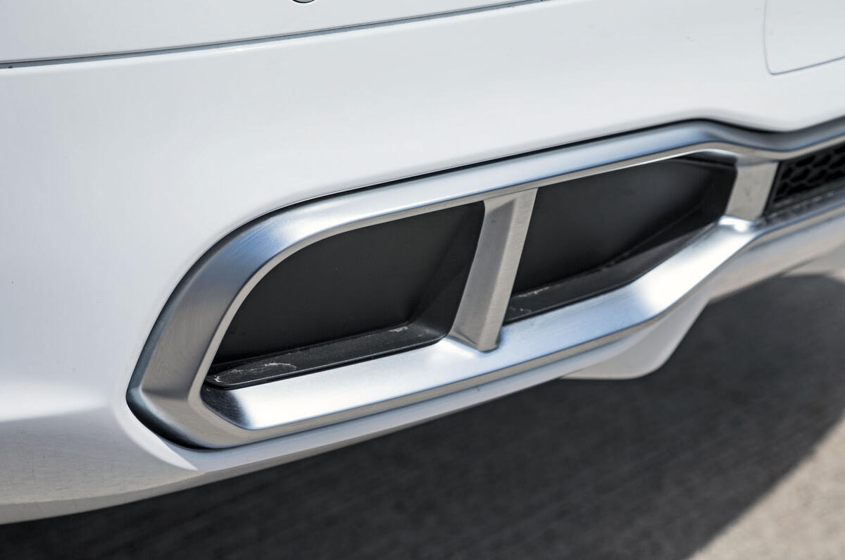 Audi SQ5 fake quad exhaust