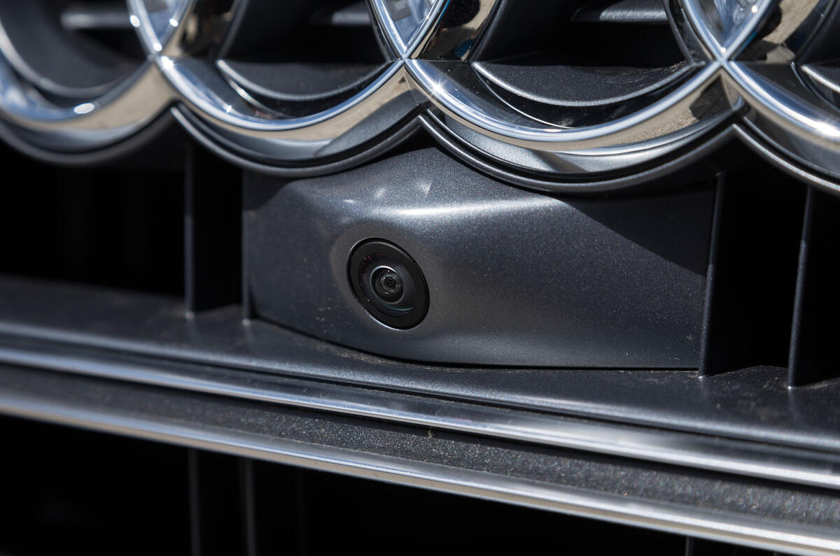 Audi SQ5 front view camera