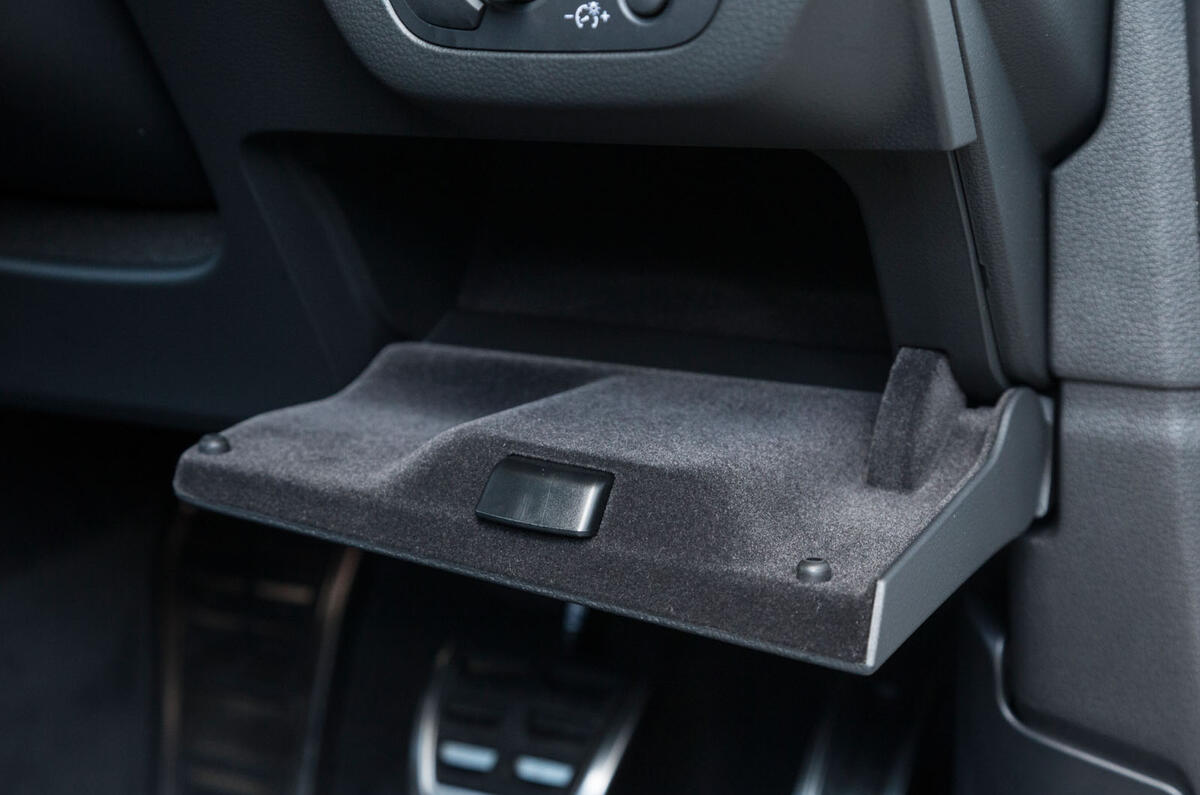Audi SQ5 glovebox
