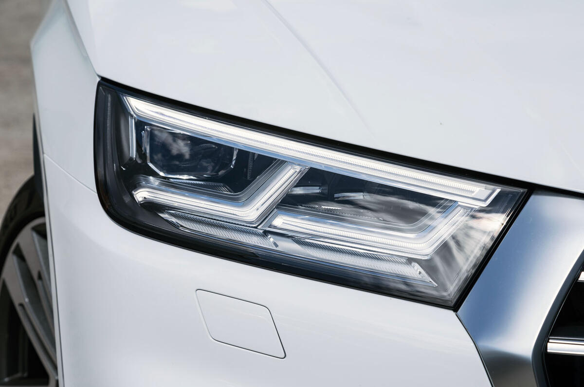 Audi SQ5 LED headlights