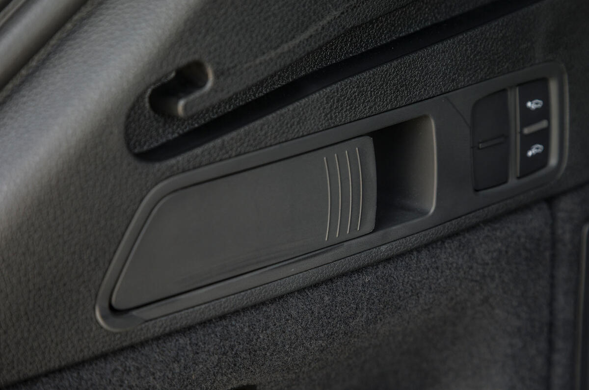 Audi SQ5 rear seats quick release