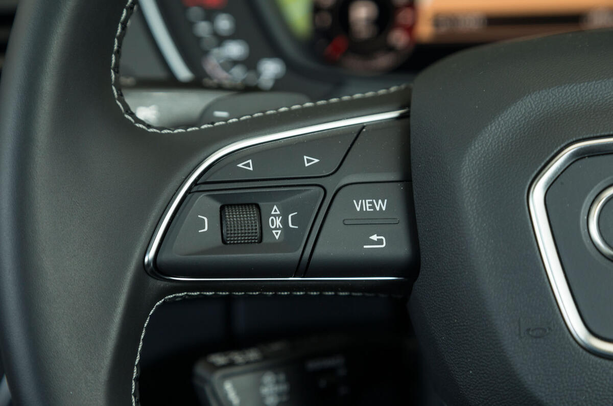 Audi SQ5 steering wheel controls