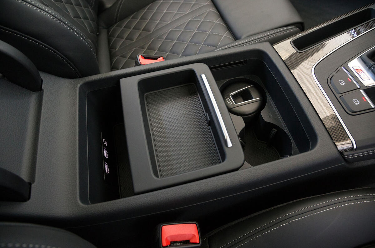 Audi SQ5 wireless charging dock