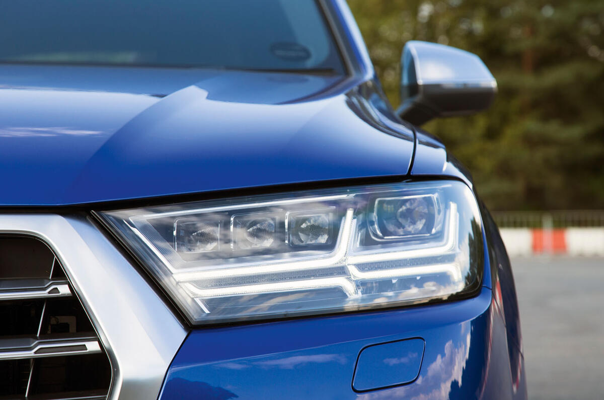 Audi SQ7 LED headlights