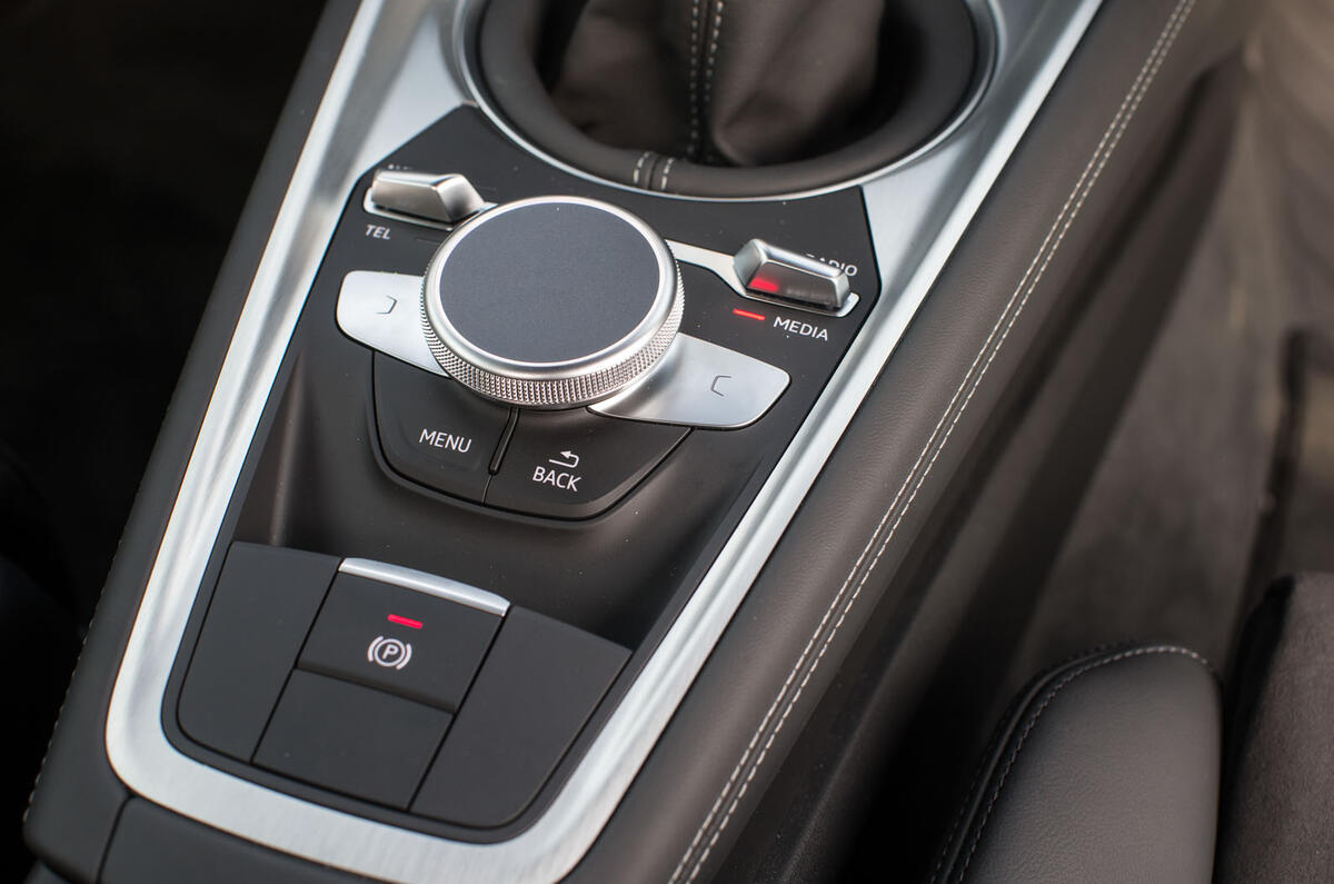Controls for the infotainment system in the Audi TT