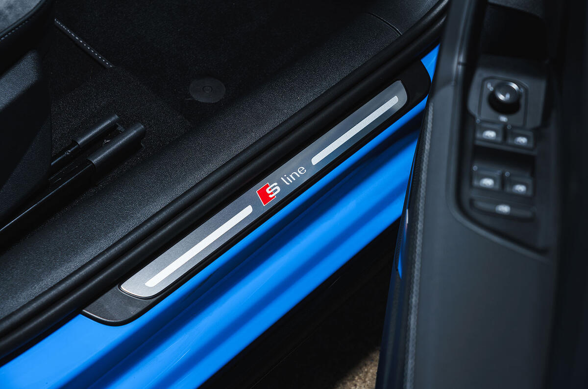 Audi A1 door sill