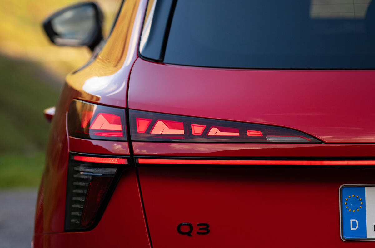 Audi Q3 TFSI progressif J1302064