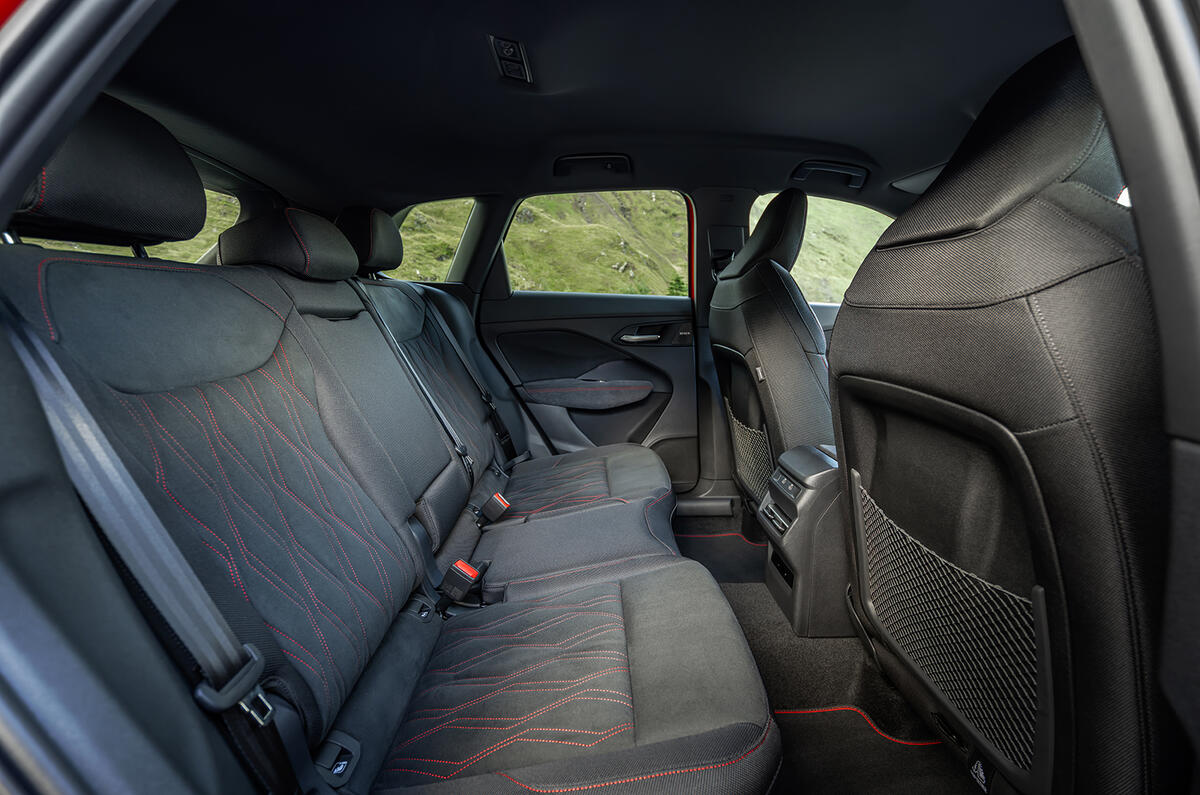 Audi Q3 TFSI progressivred J1302295 (1)
