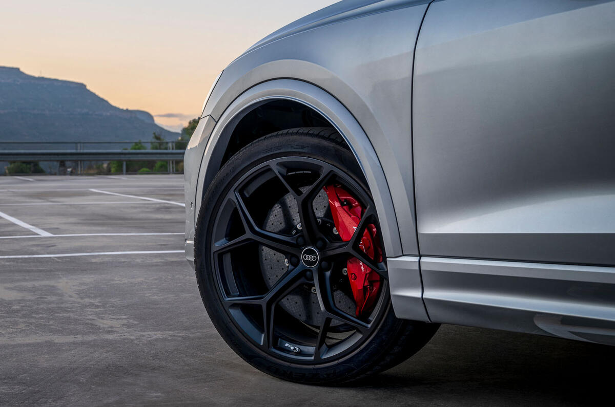 Audi RS Q8 performance satelite silver X DSF3338 Audi RS Q8 performance satelite silver X DSF3338
