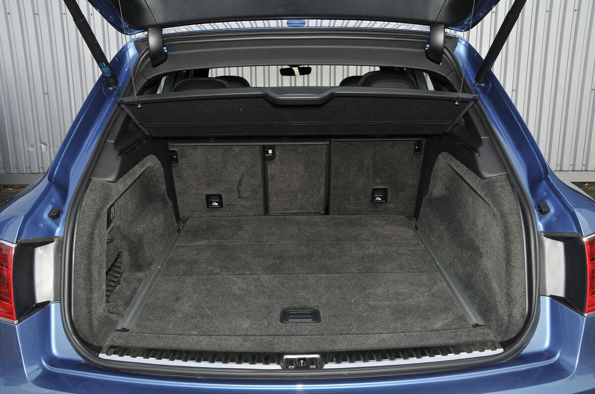 Bentley Bentayga Diesel boot space