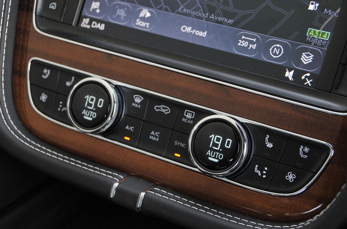Bentley Bentayga Diesel climate controls