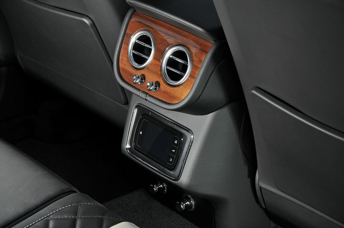 Bentley Bentayga Diesel rear console