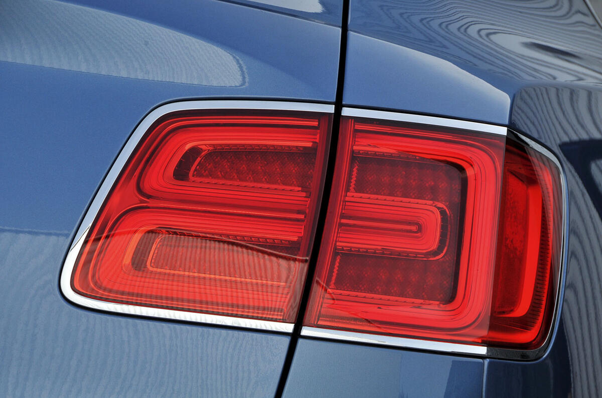 Bentley Bentayga Diesel rear lights