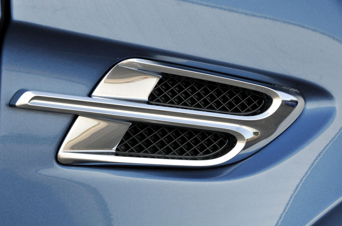 Bentley Bentayga Diesel side vents