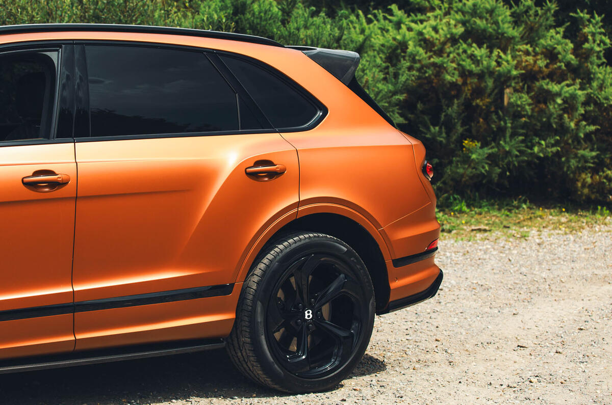 bentley bentayga s rt 2024 jh 23