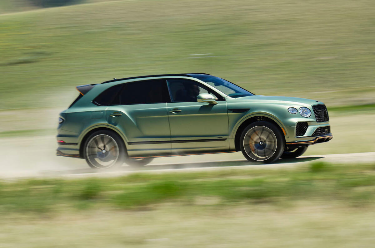 Bentley Bentayga Speed review 2025 01 panning