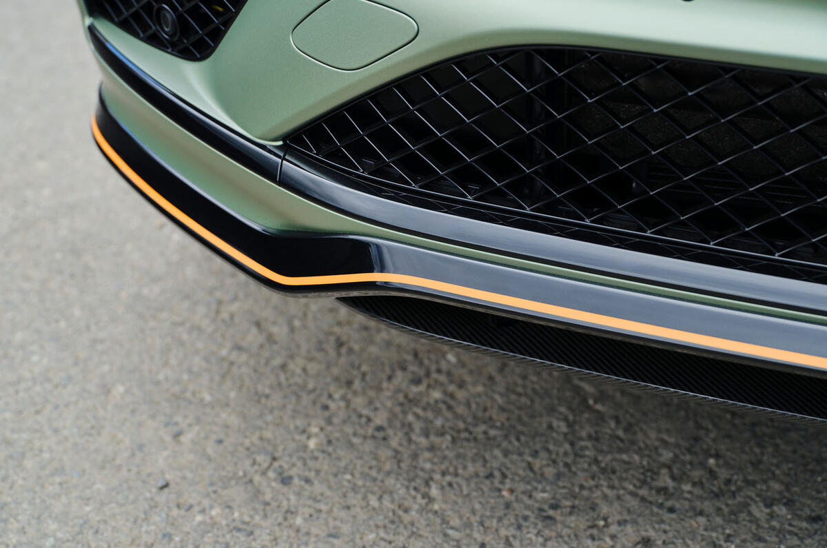 Bentley Bentayga Speed avis 2025 06 pinstriping