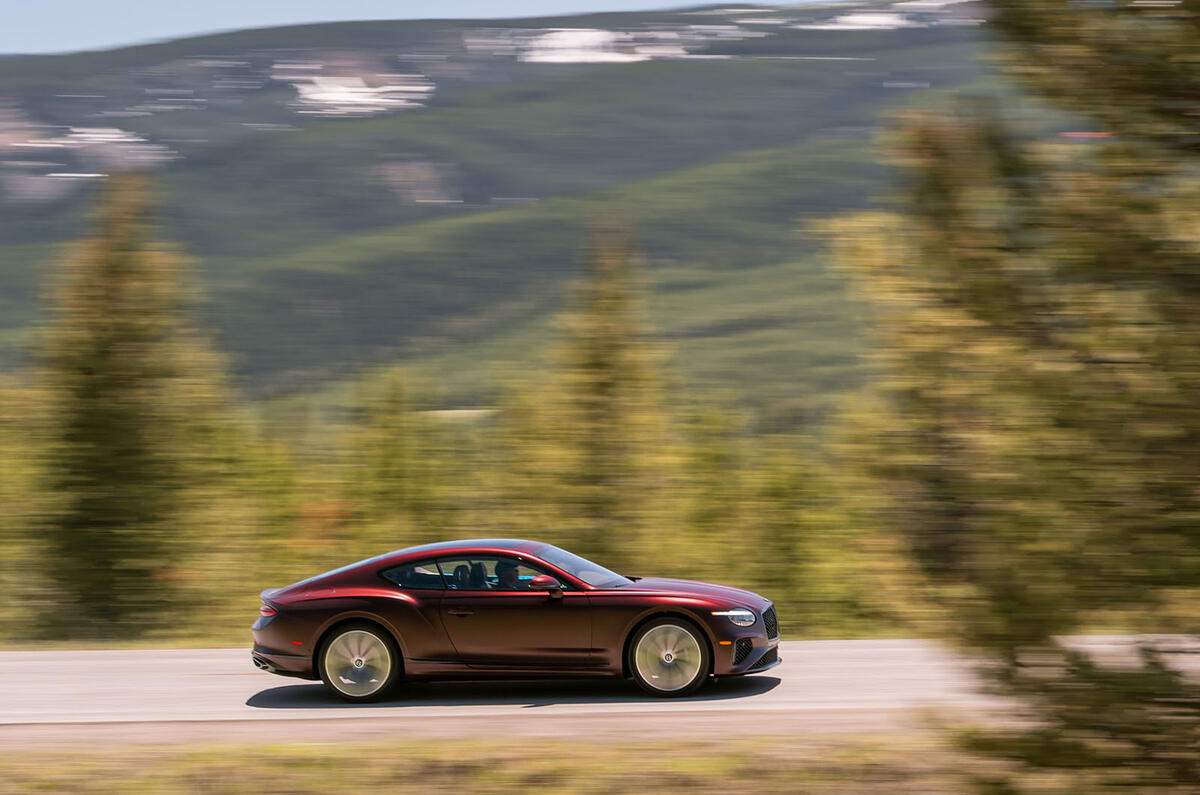 Bentley Continentl GT review 2025 17 panning Bentley Continentl GT review 2025 17 panning