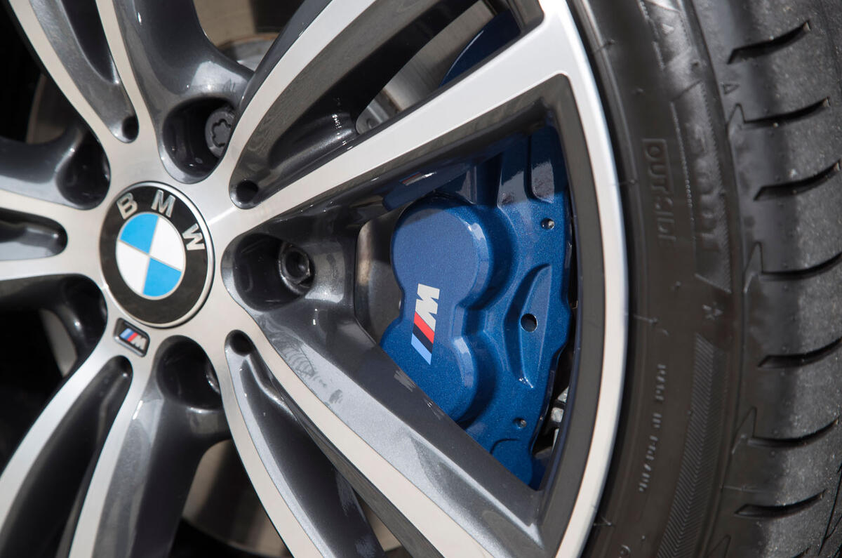 BMW 330e blue brake calipers