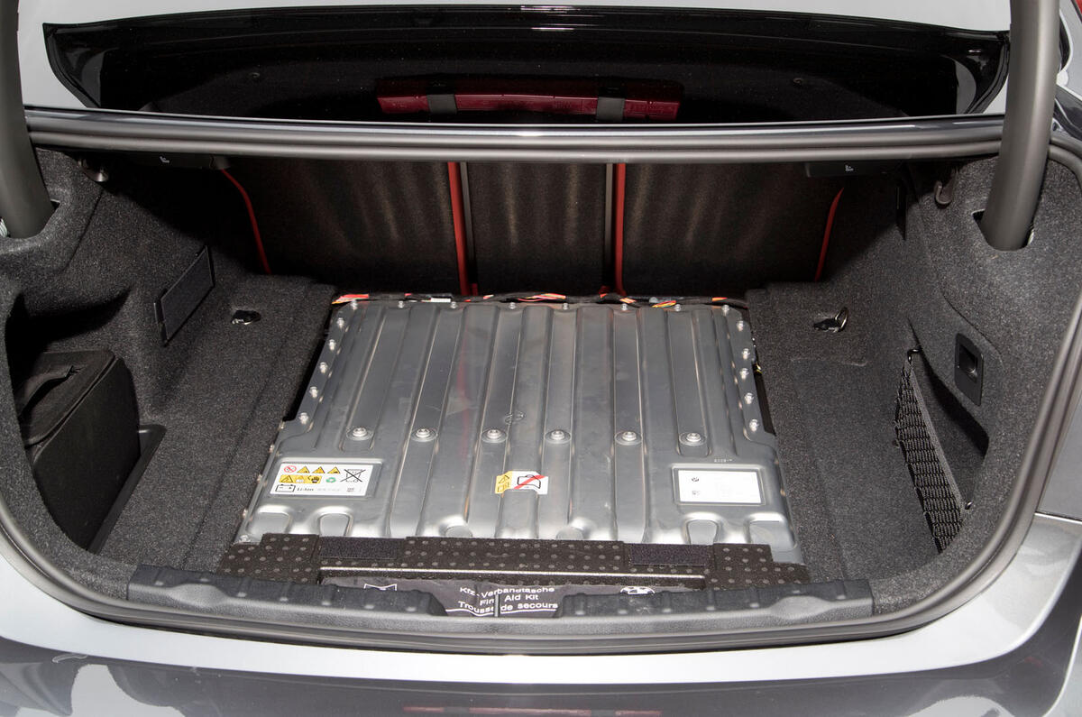 BMW 330e electric battery packs