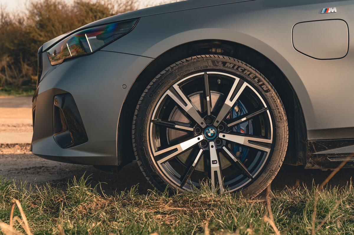bmw 530e review 2024 05 wheel