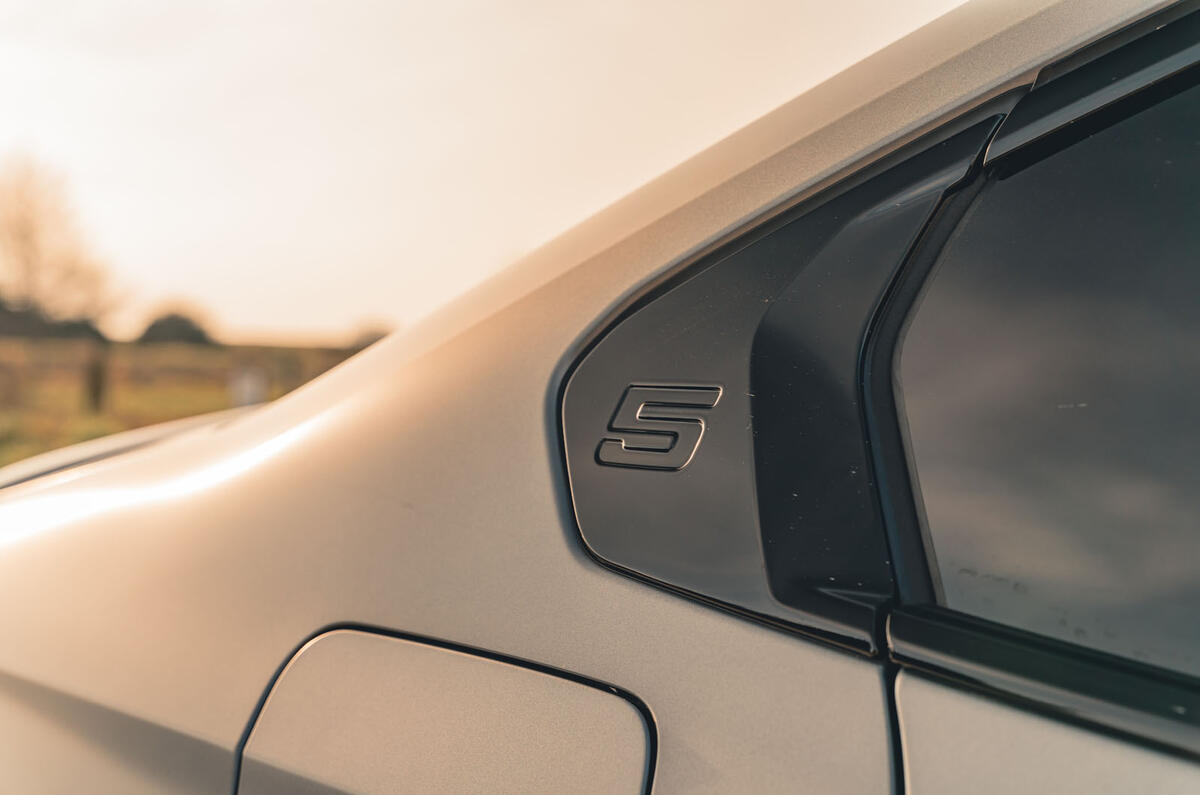 bmw 530e review 2024 06 kink