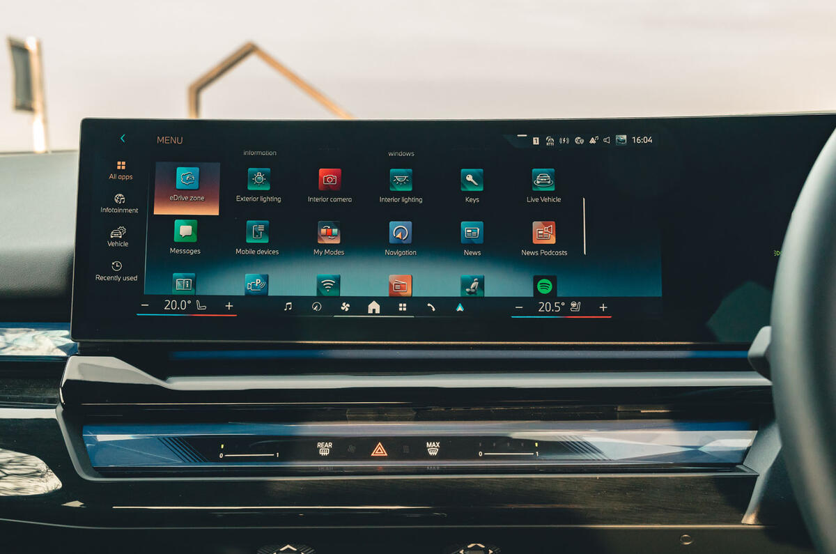 bmw 530e review 2024 14 infotainment