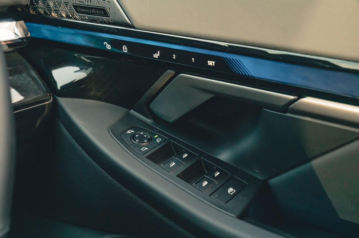 bmw 530e review 2024 16 door card