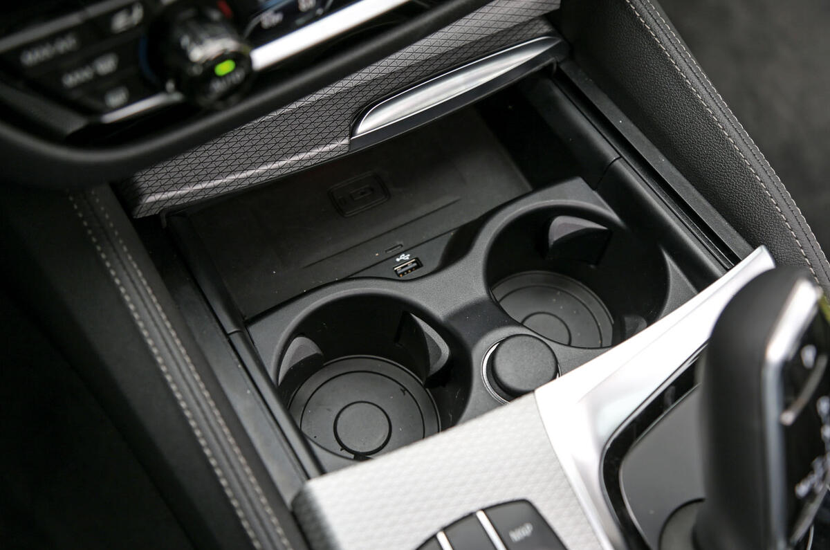 BMW 6 Series Gran Turismo cupholders