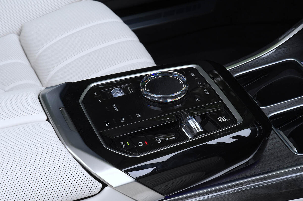 BMW 7 Series review 2025 0015