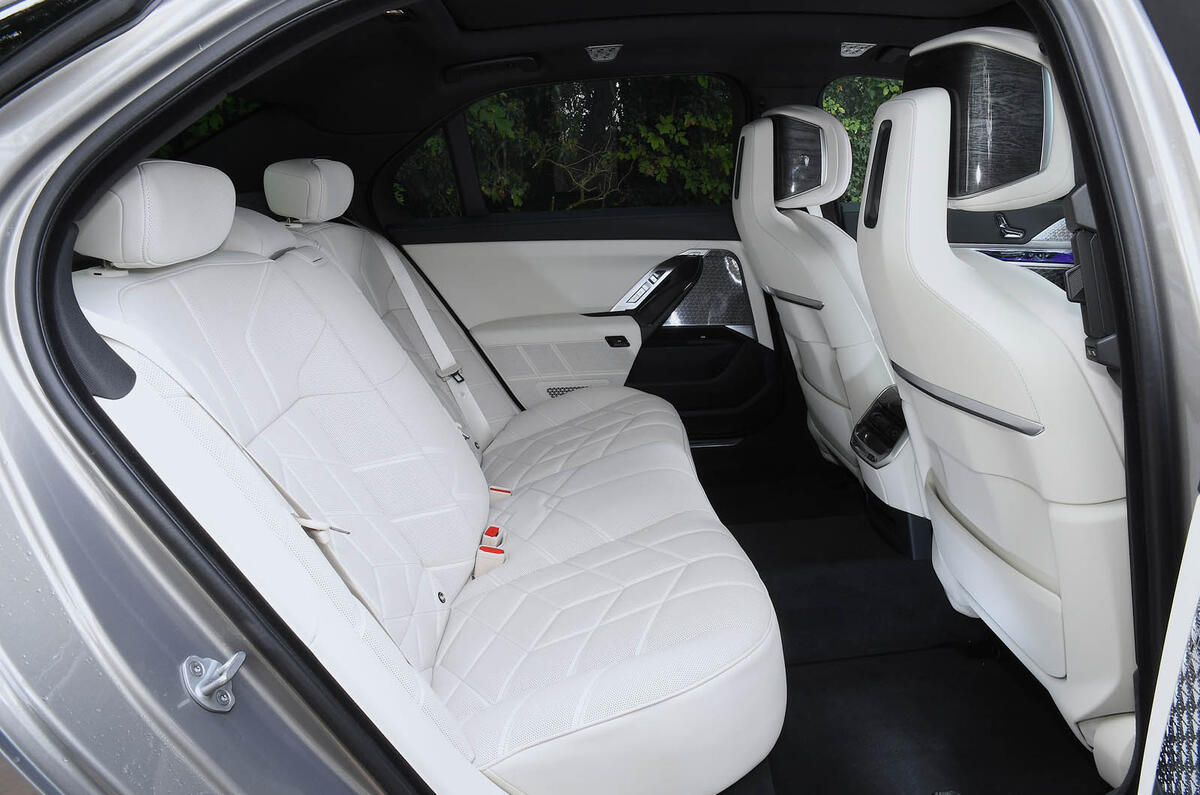 BMW 7 Series review 2025 0023